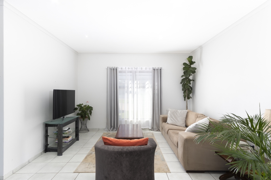 6 Bedroom Property for Sale in Sir Lowrys Pass Village Western Cape